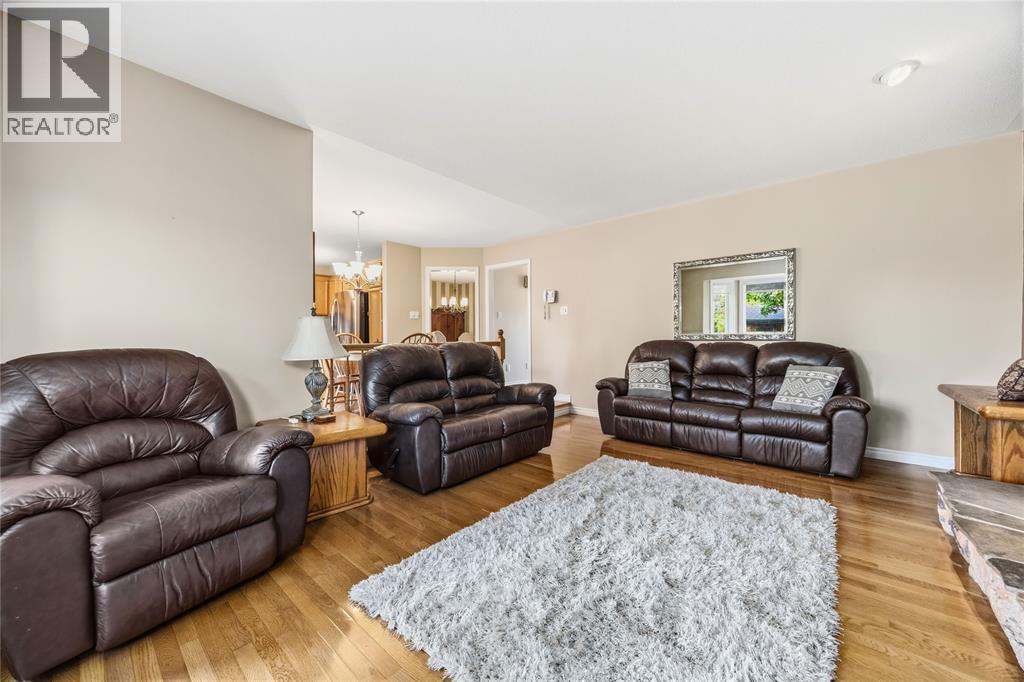388 April Court Property Photo 9