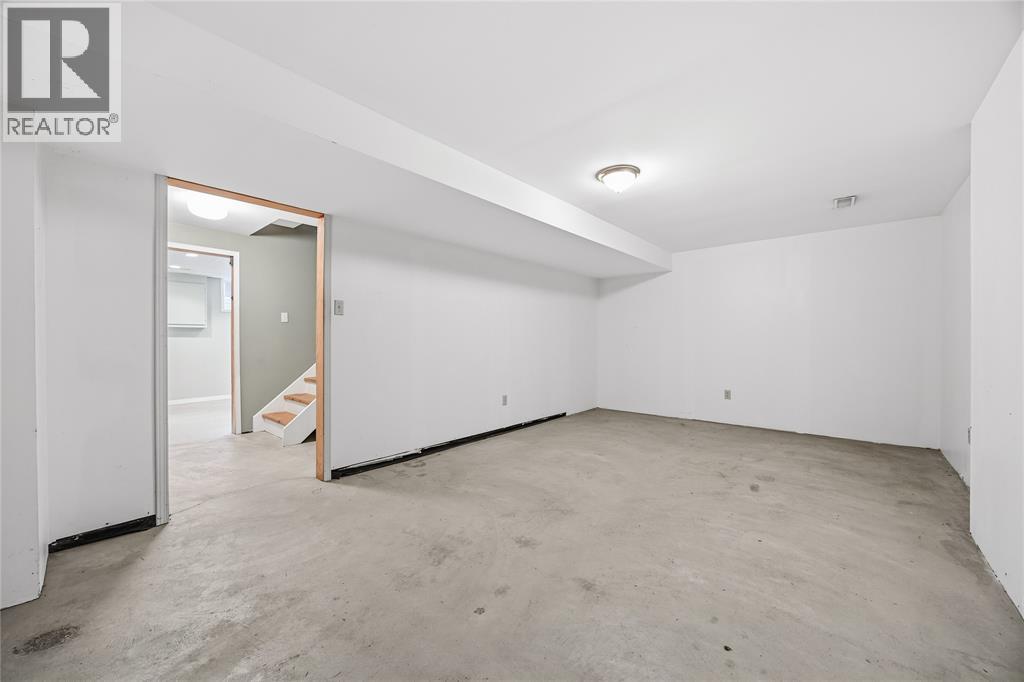 388 April Court Property Photo 34