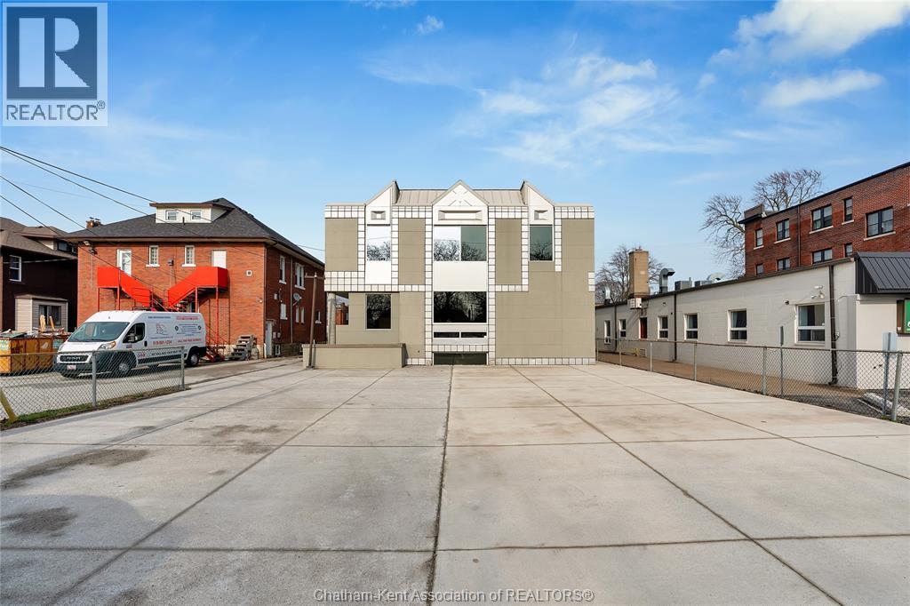 1585 Ouellette Avenue Property Photo 44