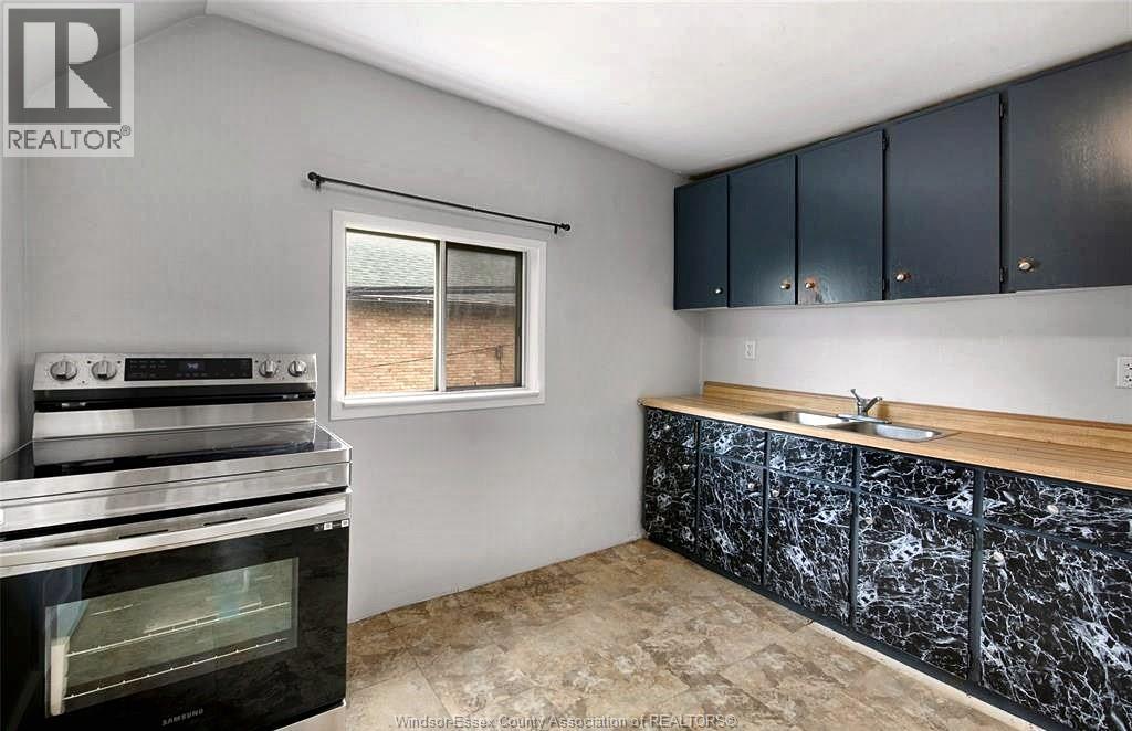 736 University East Unit# 2 Property Photo 8