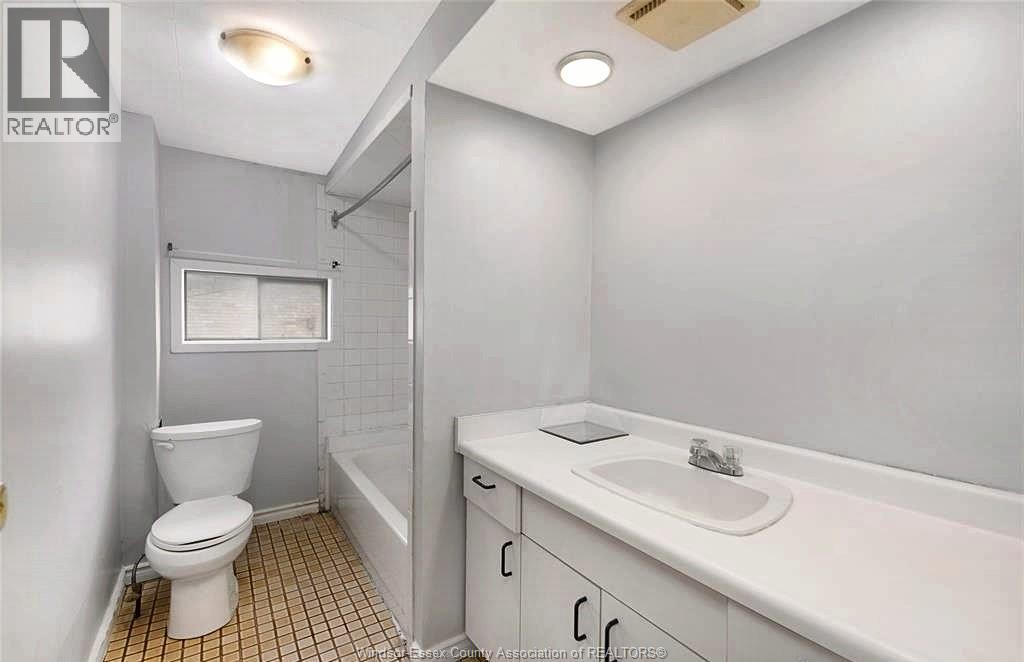736 University East Unit# 2 Property Photo 13