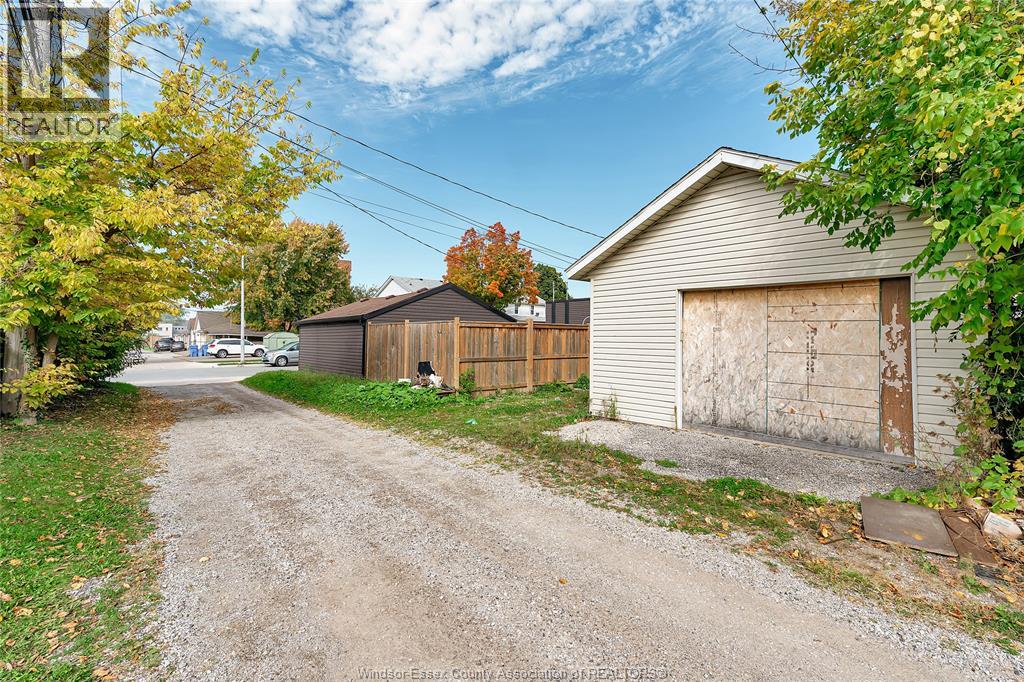 1415 Langlois Unit# Main Unit Property Photo 28