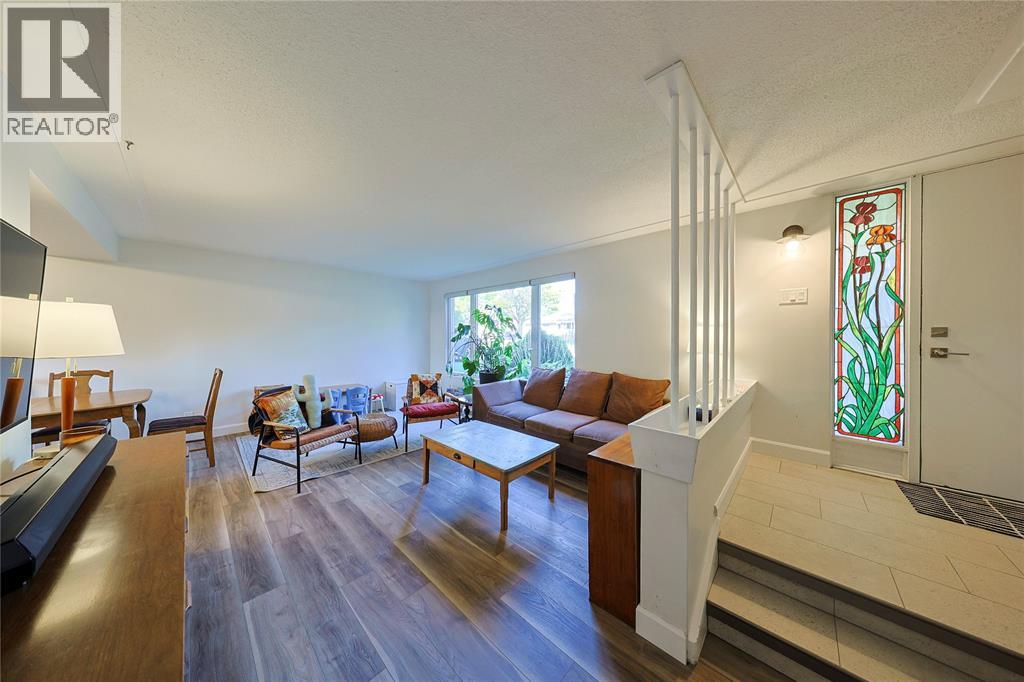 1081 Talfourd Street Property Photo 4
