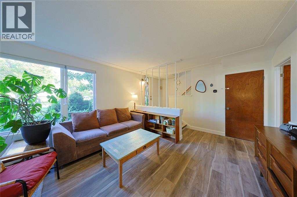 1081 Talfourd Street Property Photo 6
