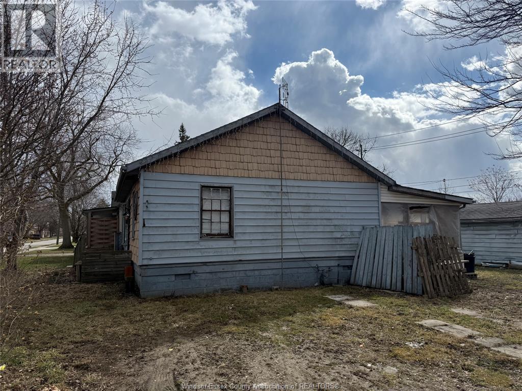 1303 Central Property Photo 4
