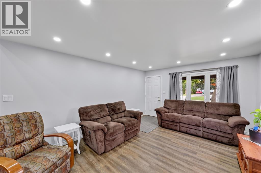 4076 Florence Avenue Property Photo 4