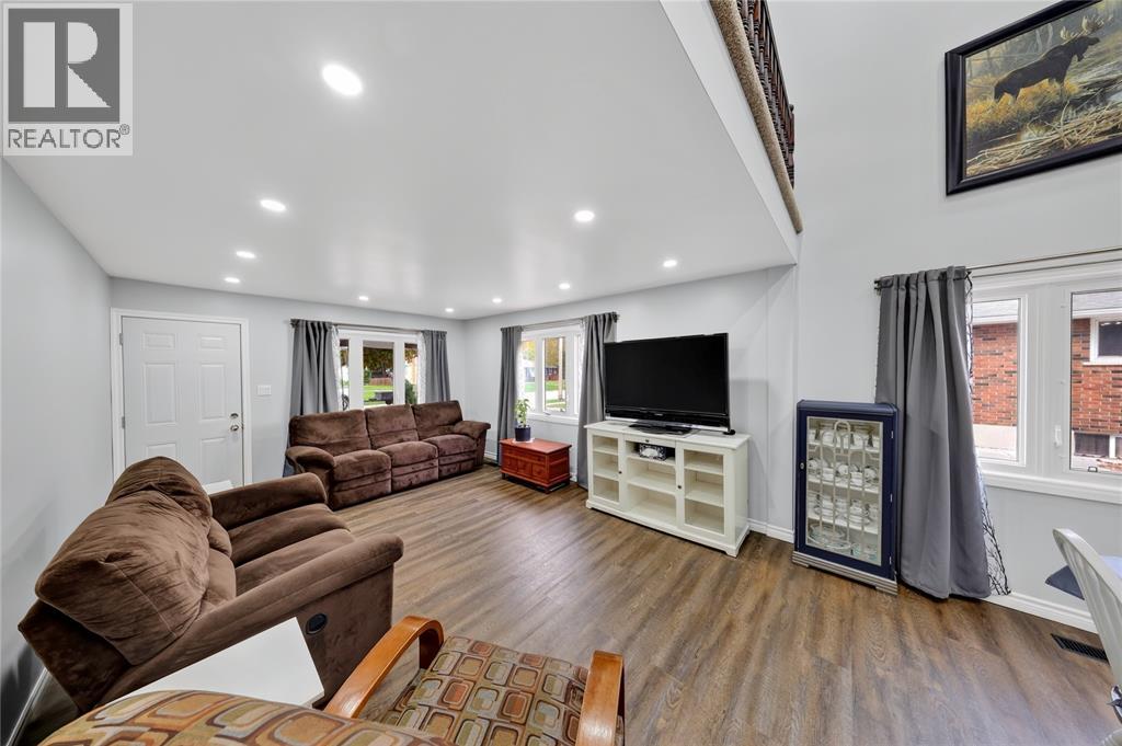 4076 Florence Avenue Property Photo 6