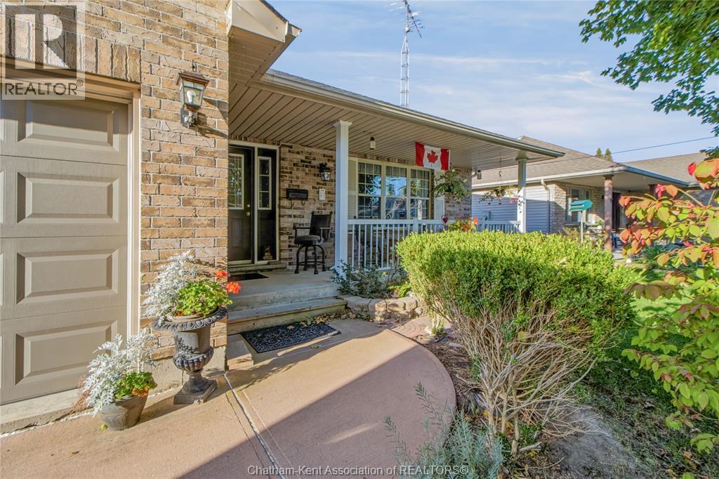 913 St George Street Property Photo 3