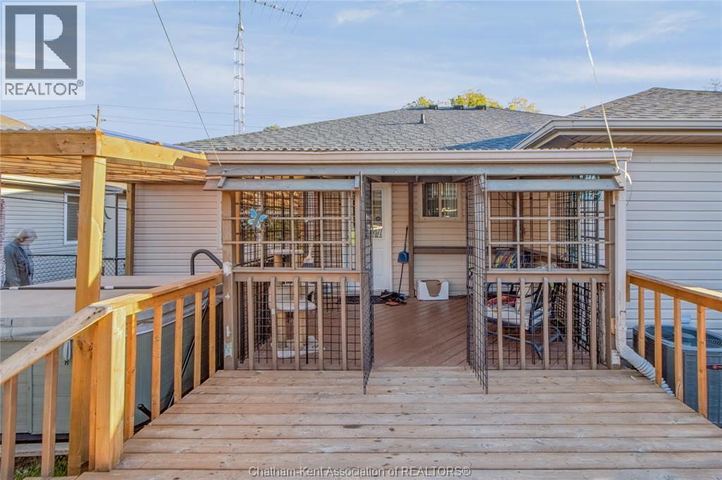 913 St George Street Property Photo 35