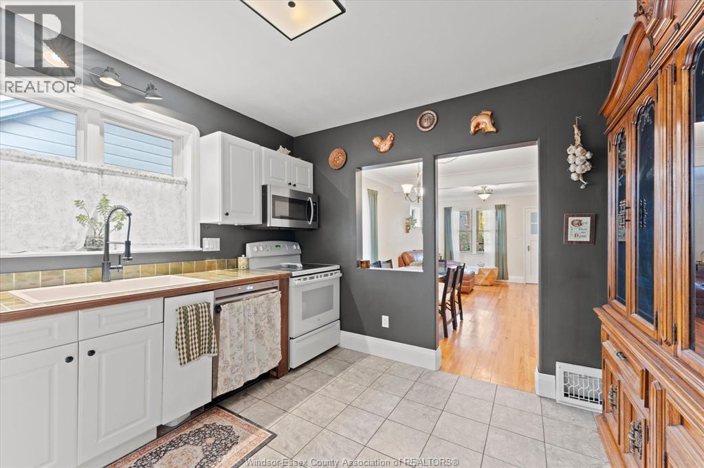 1746 Alexis Road Property Photo 8