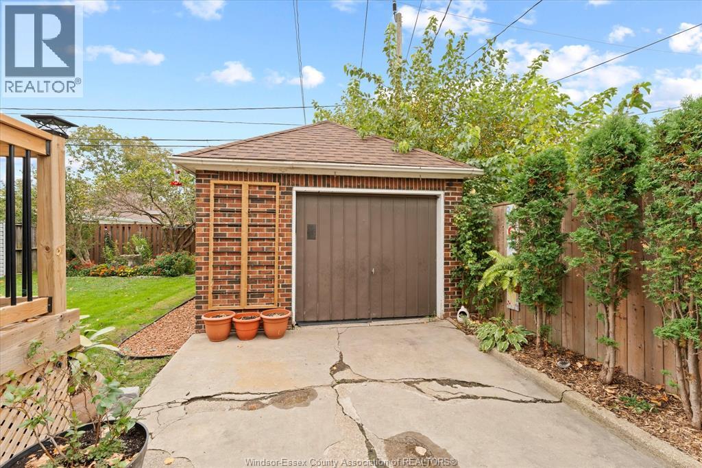 1746 Alexis Road Property Photo 35