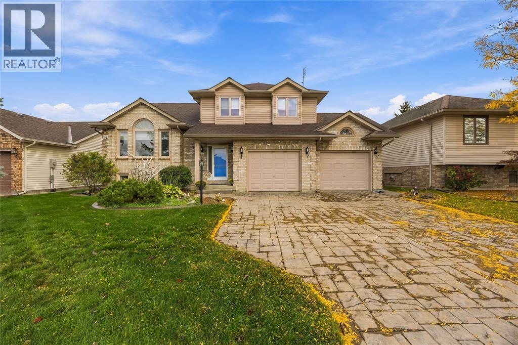 568 BENTINCK DRIVE Property Photo 1