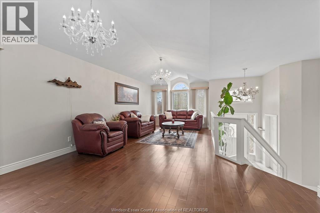 2820 Wildberry Crescent Property Photo 6