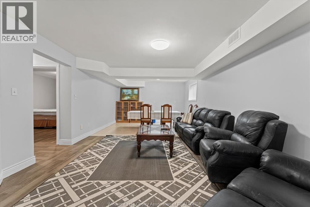 2820 Wildberry Crescent Property Photo 25