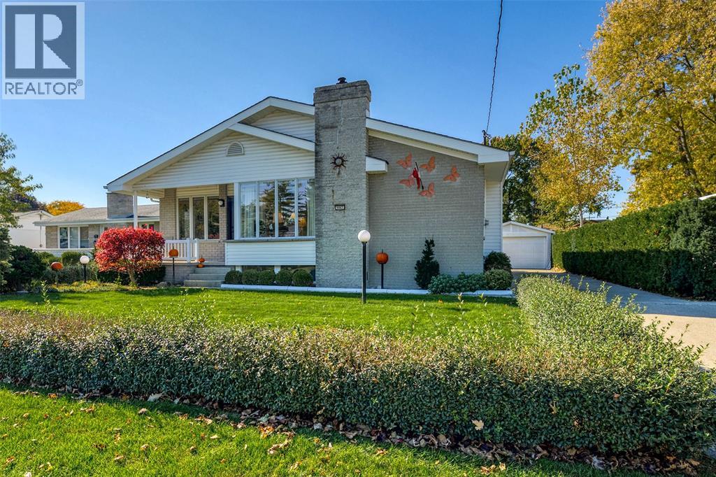 997 HOLLANDS AVENUE Property Photo 1