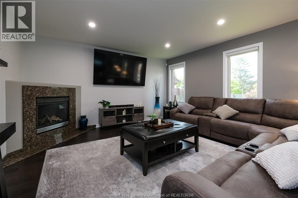 369 Pinehurst Drive Property Photo 6