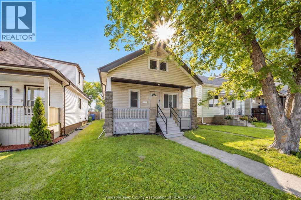 1560 LILLIAN AVENUE Property Photo 1