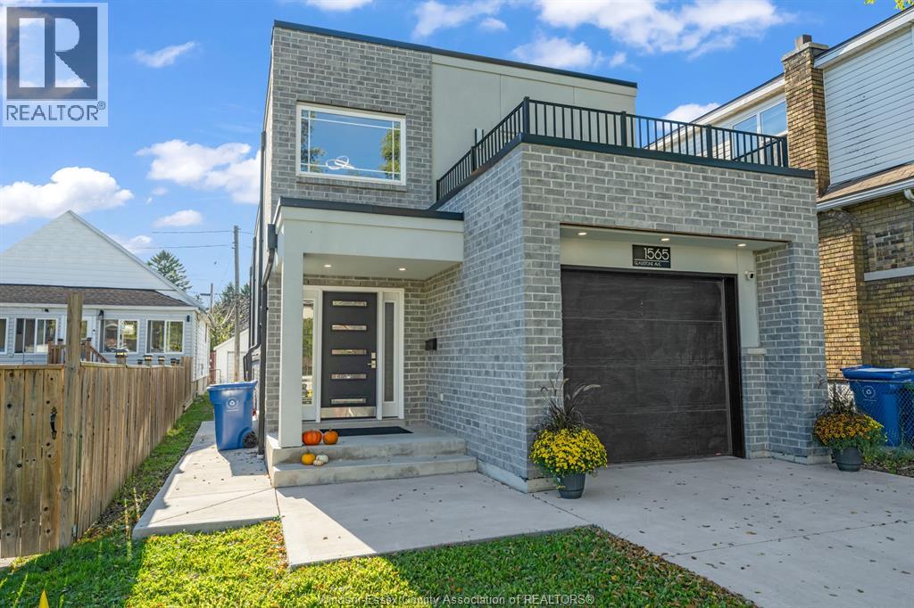 1565 Gladstone Avenue Property Photo 1