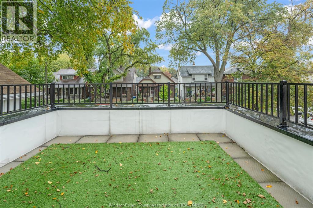 1565 Gladstone Avenue Property Photo 23