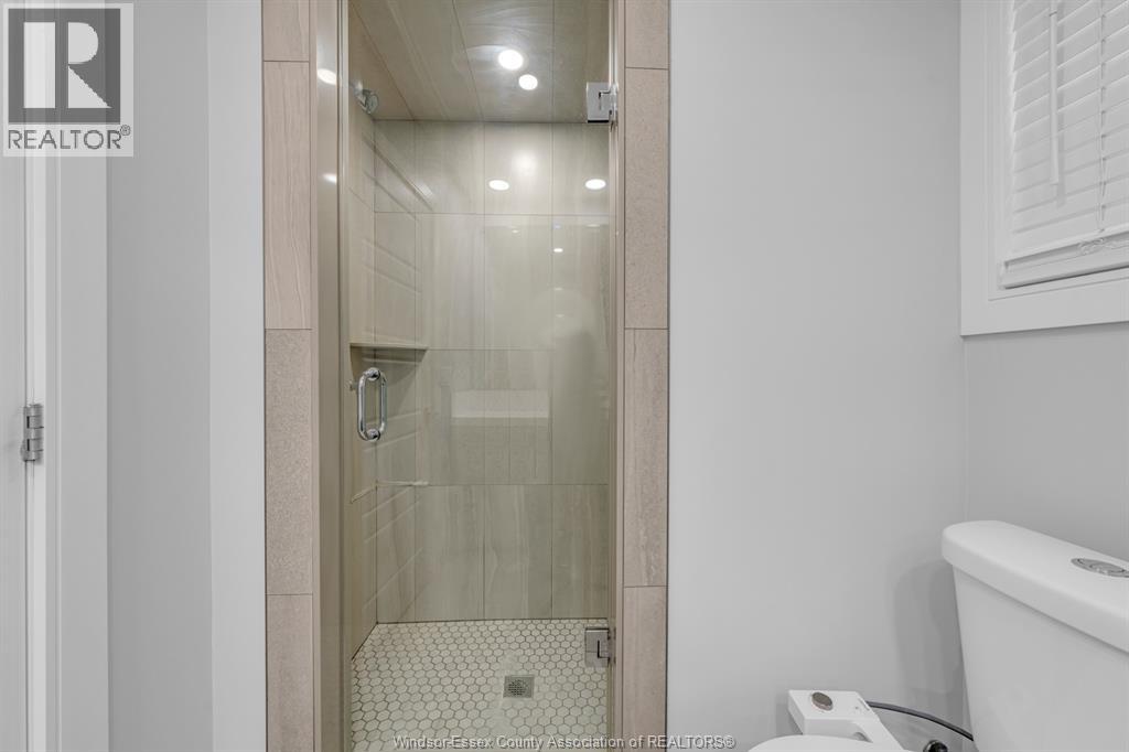 1565 Gladstone Avenue Property Photo 32