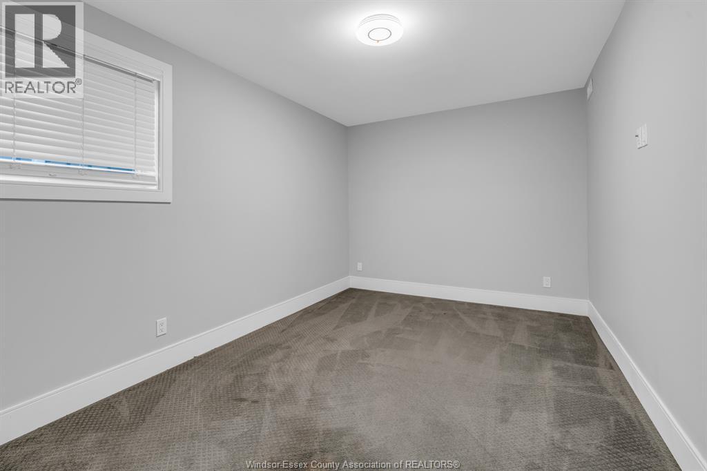 1565 Gladstone Avenue Property Photo 35