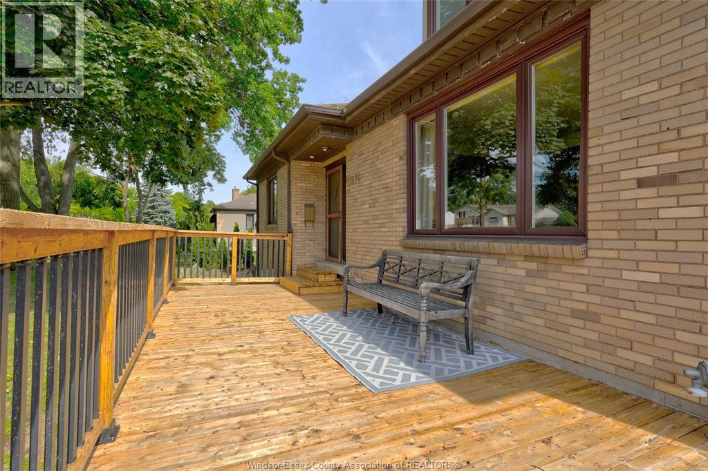 2574 Buckingham Property Photo 3