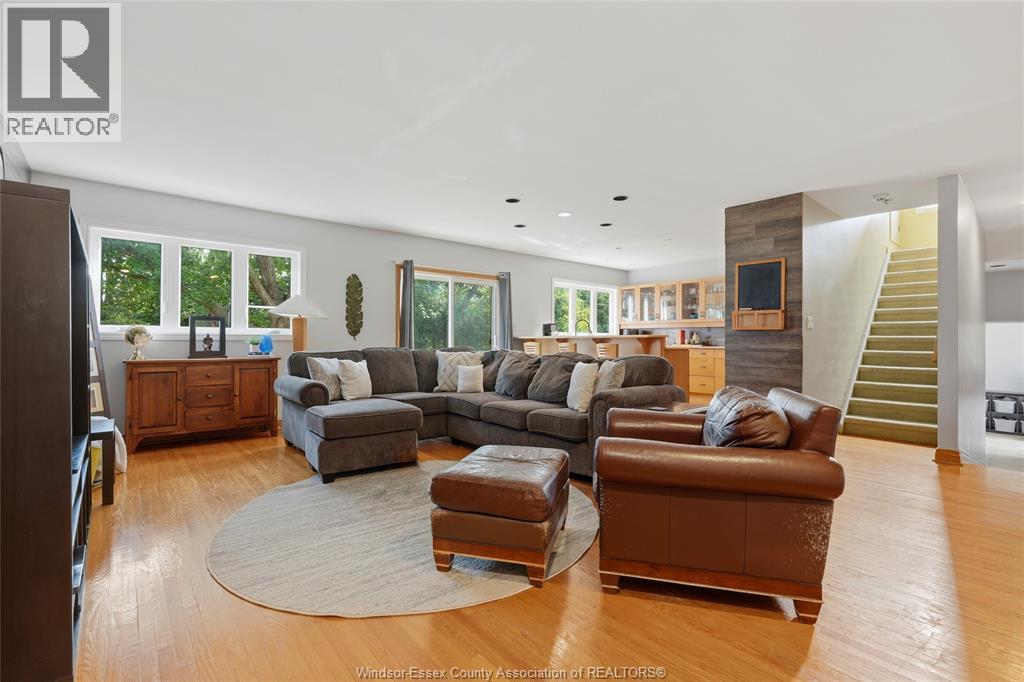 2574 Buckingham Property Photo 11