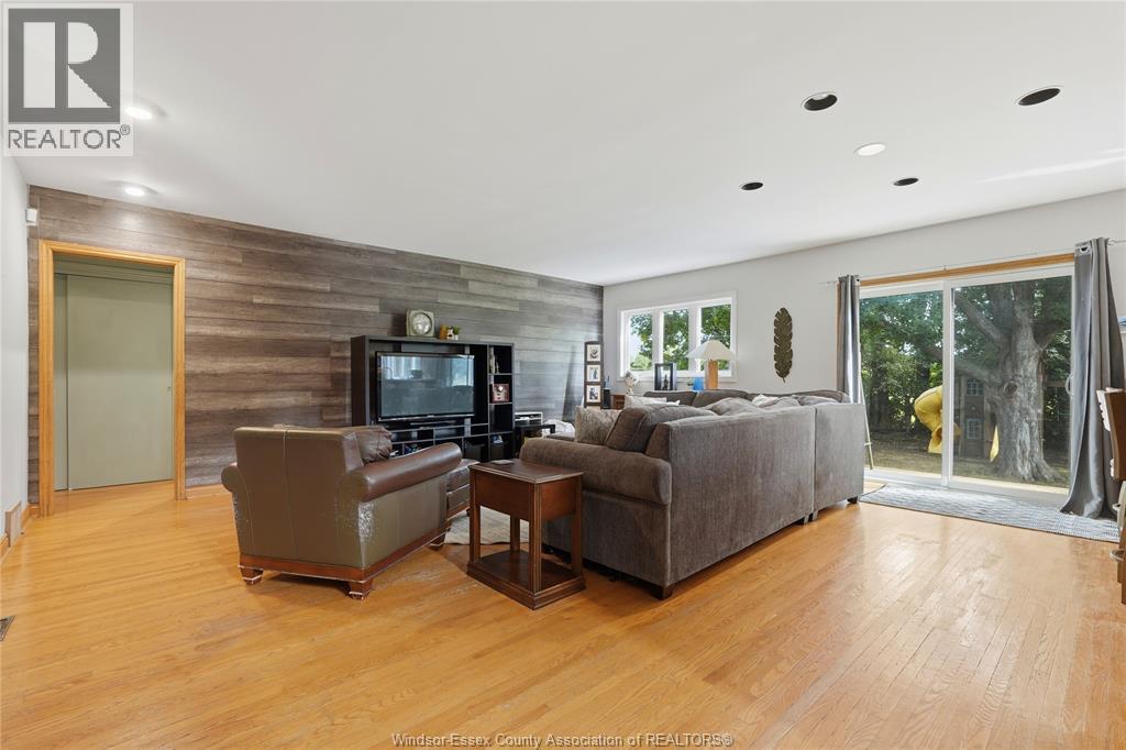 2574 Buckingham Property Photo 12