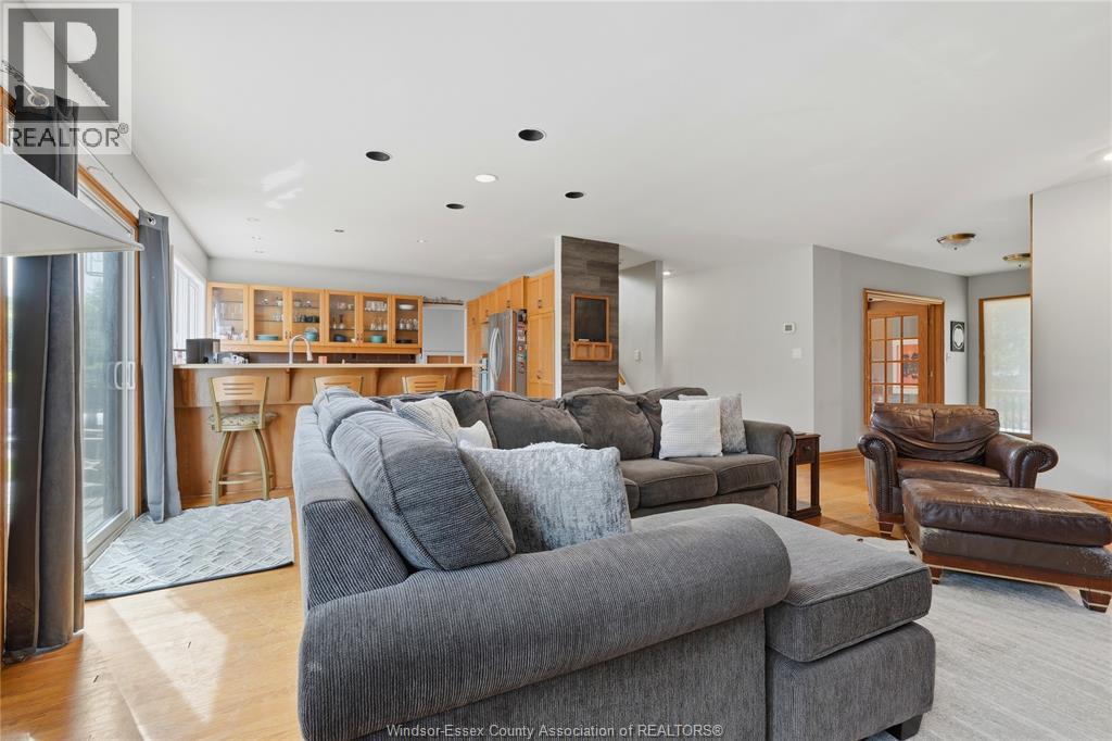 2574 Buckingham Property Photo 13