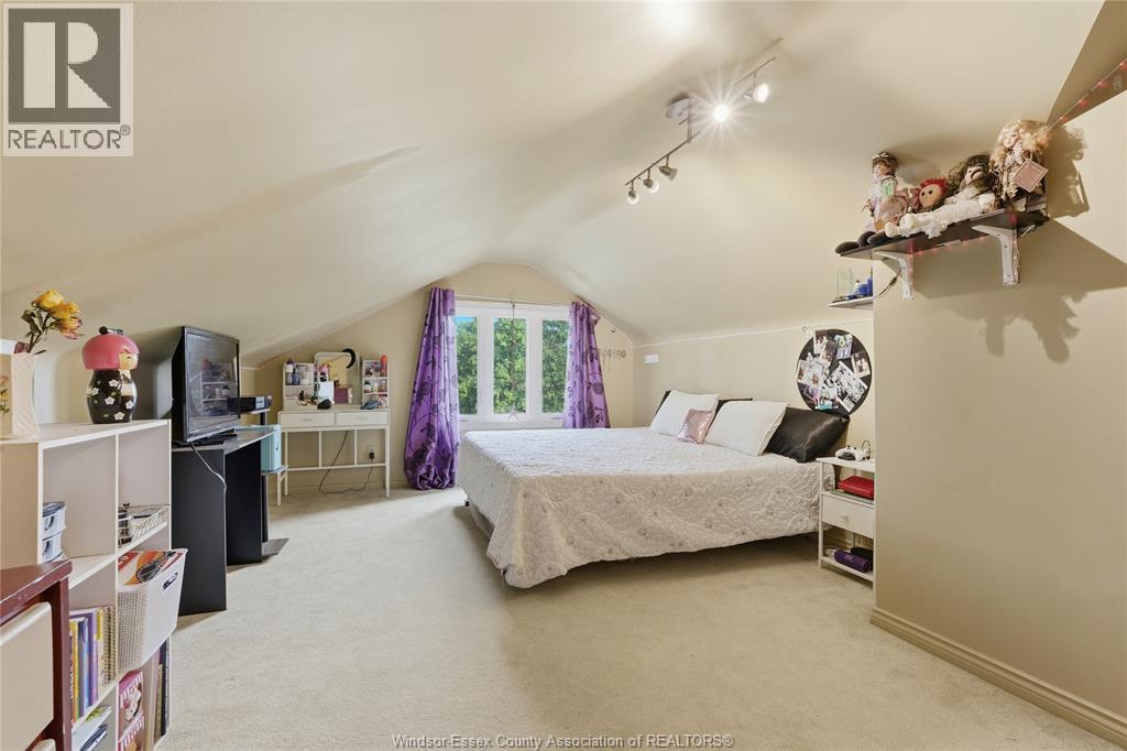 2574 Buckingham Property Photo 29