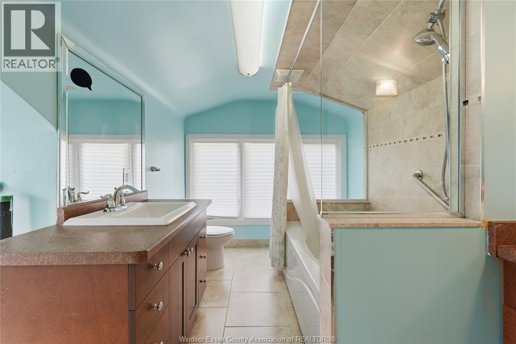2574 Buckingham Property Photo 31