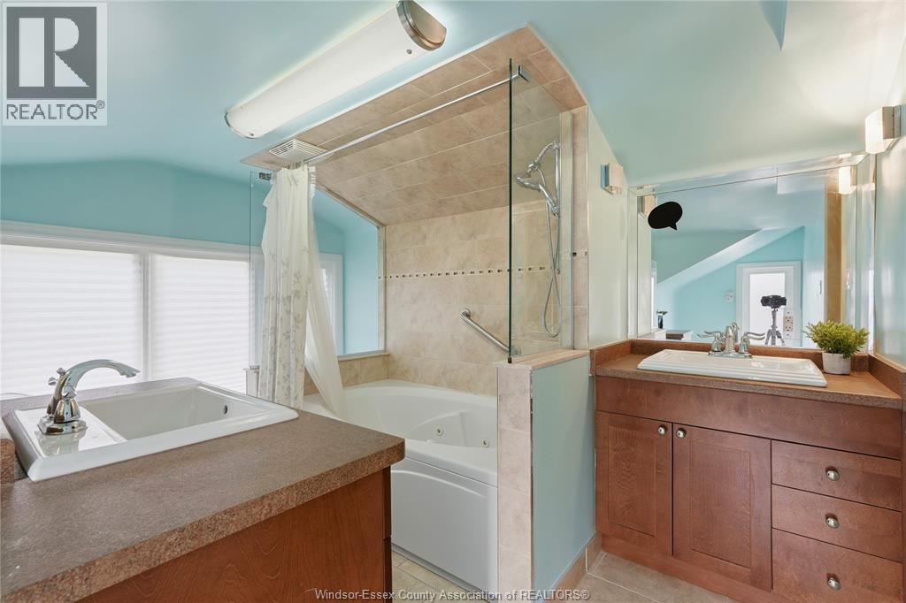 2574 Buckingham Property Photo 32