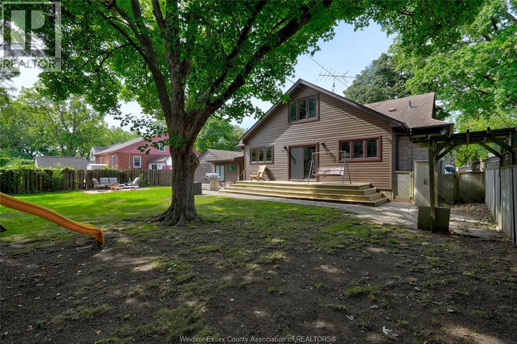 2574 Buckingham Property Photo 41