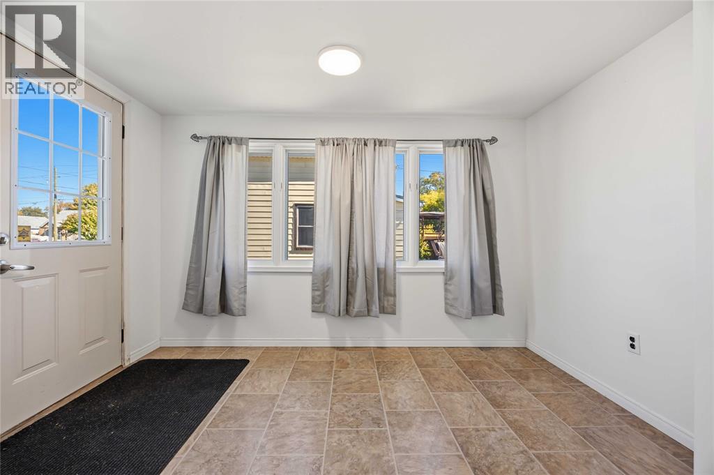 209 Queen Street Property Photo 5