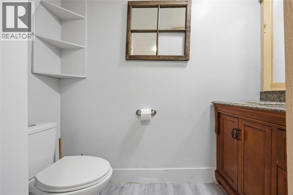 209 Queen Street Property Photo 32