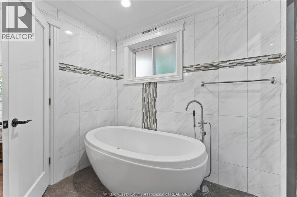1055 Roseland Drive South Property Photo 19
