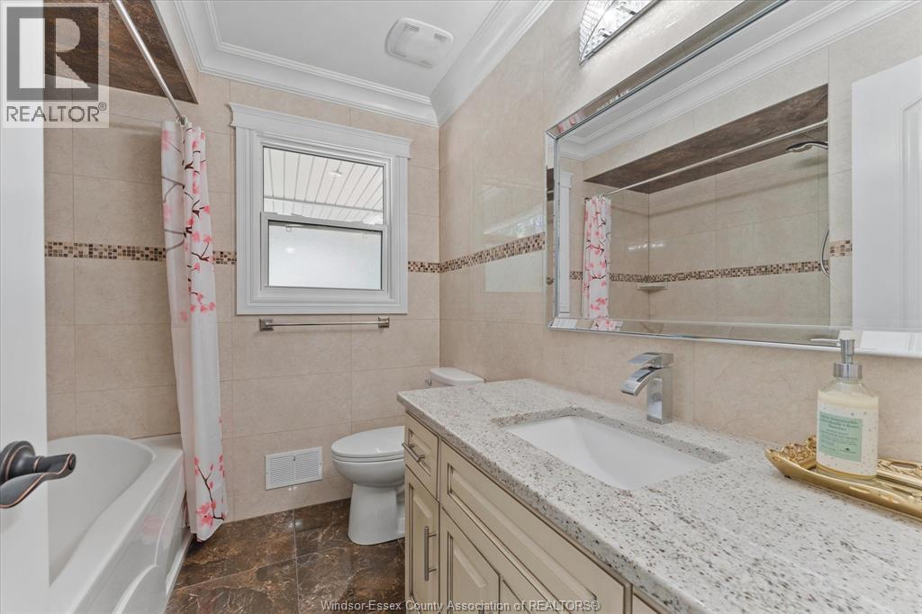 1055 Roseland Drive South Property Photo 25