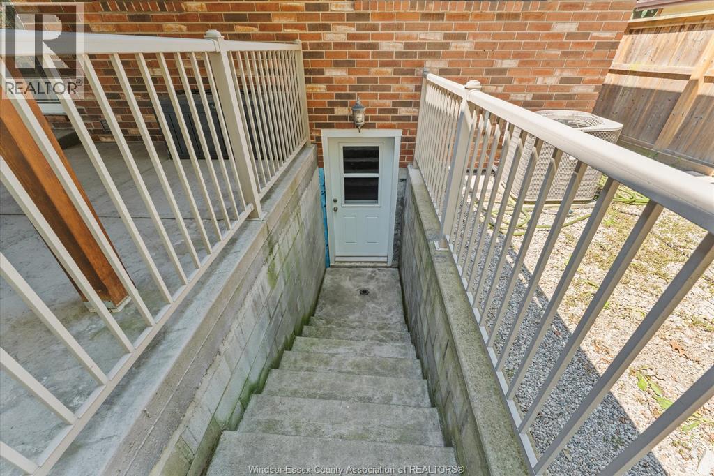 1055 Roseland Drive South Property Photo 36