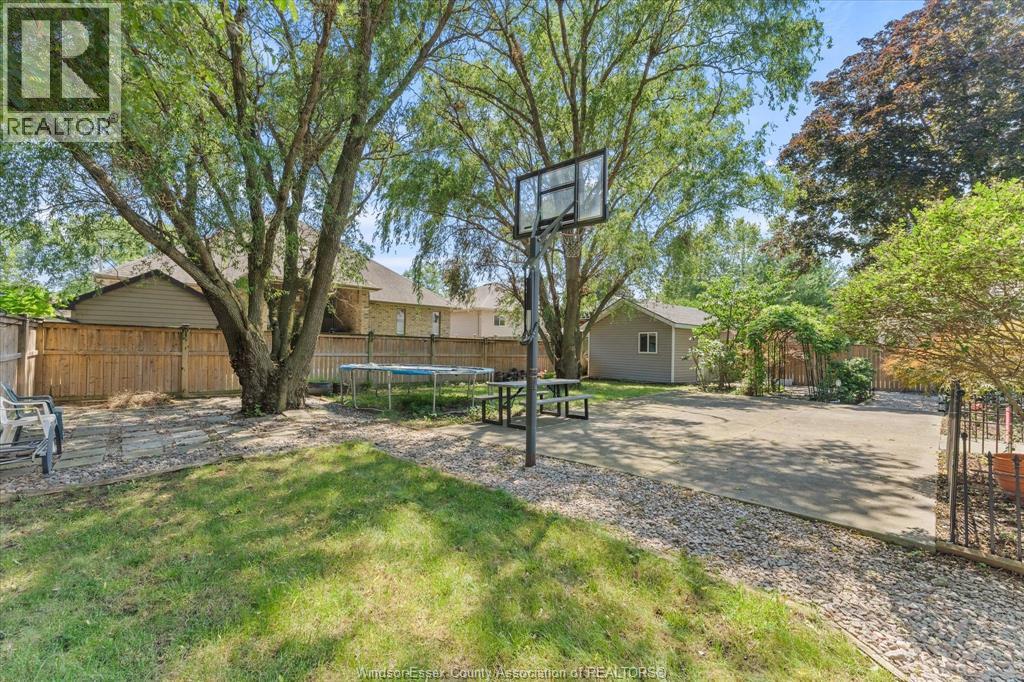 1055 Roseland Drive South Property Photo 39