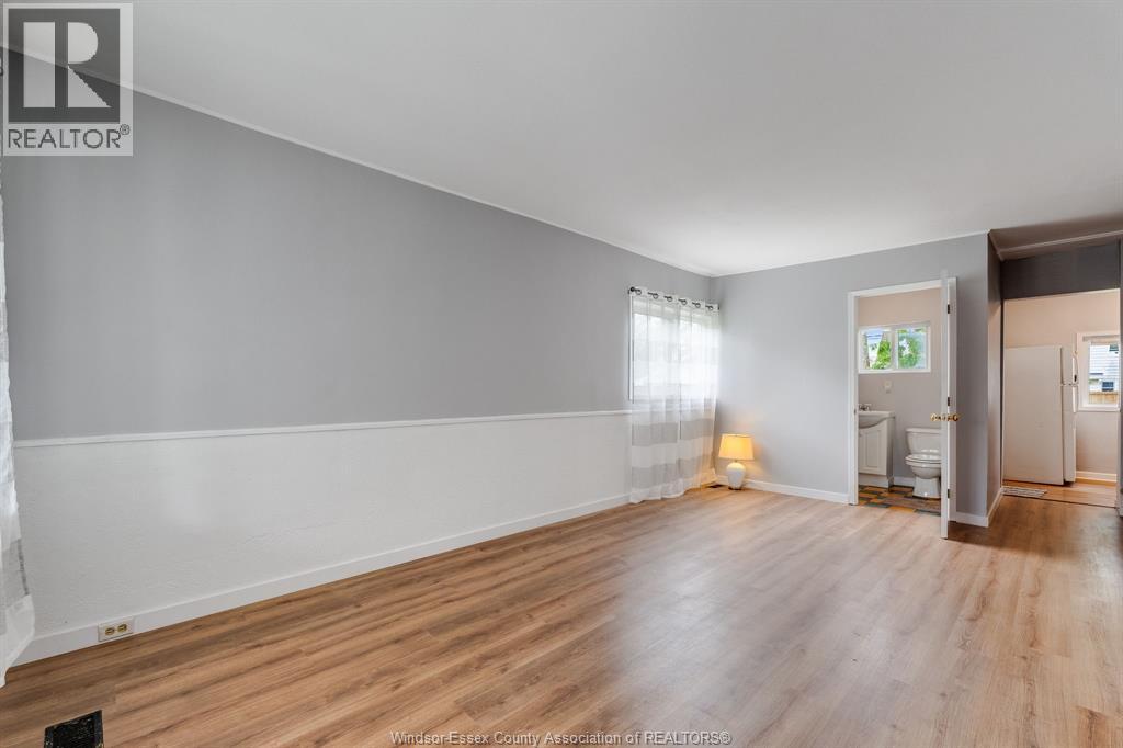1563 Albert Road Property Photo 3