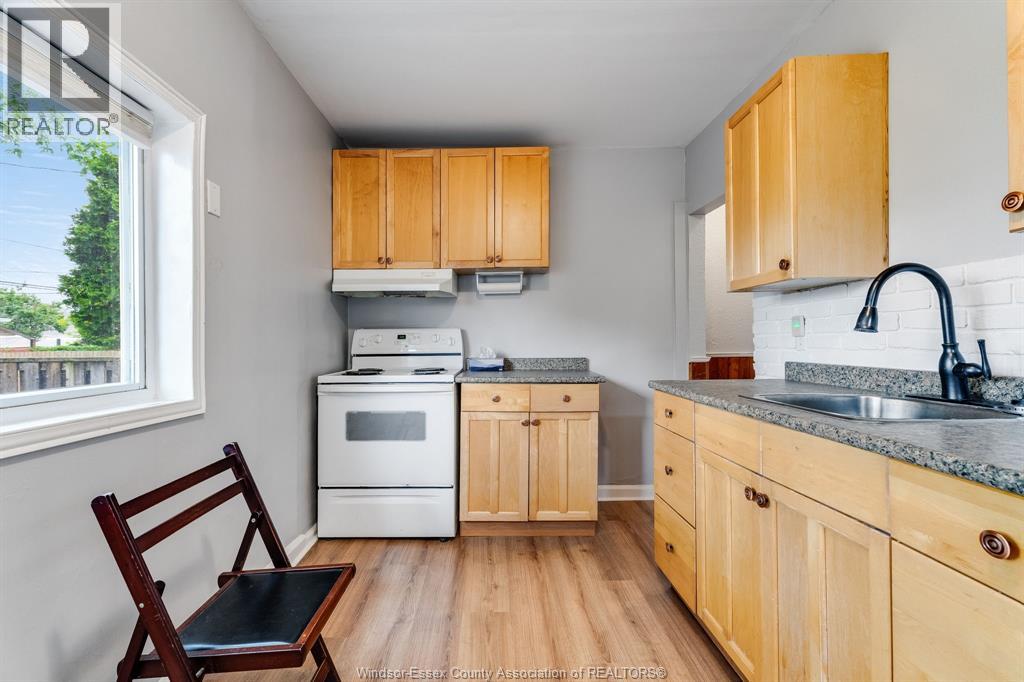 1563 Albert Road Property Photo 8