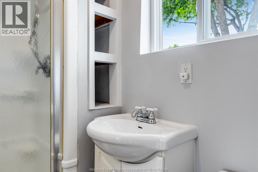 1563 Albert Road Property Photo 14