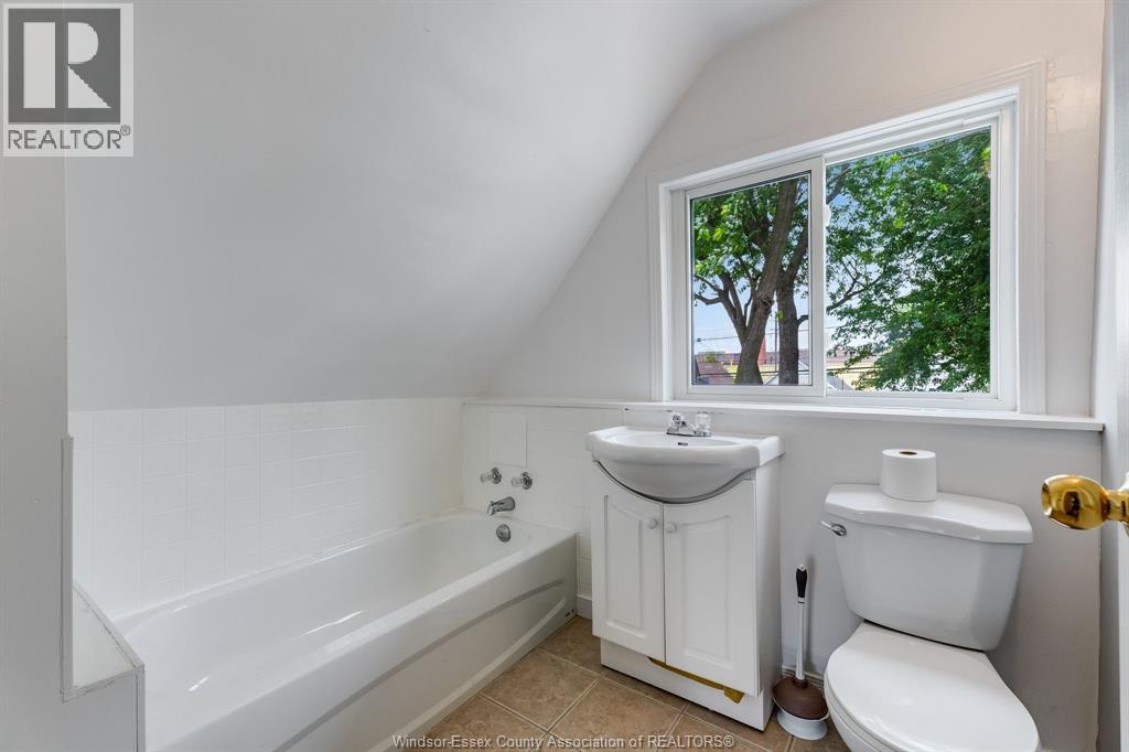 1563 Albert Road Property Photo 18