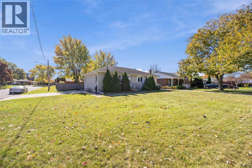 913 Wedgewood Avenue Property Photo 2