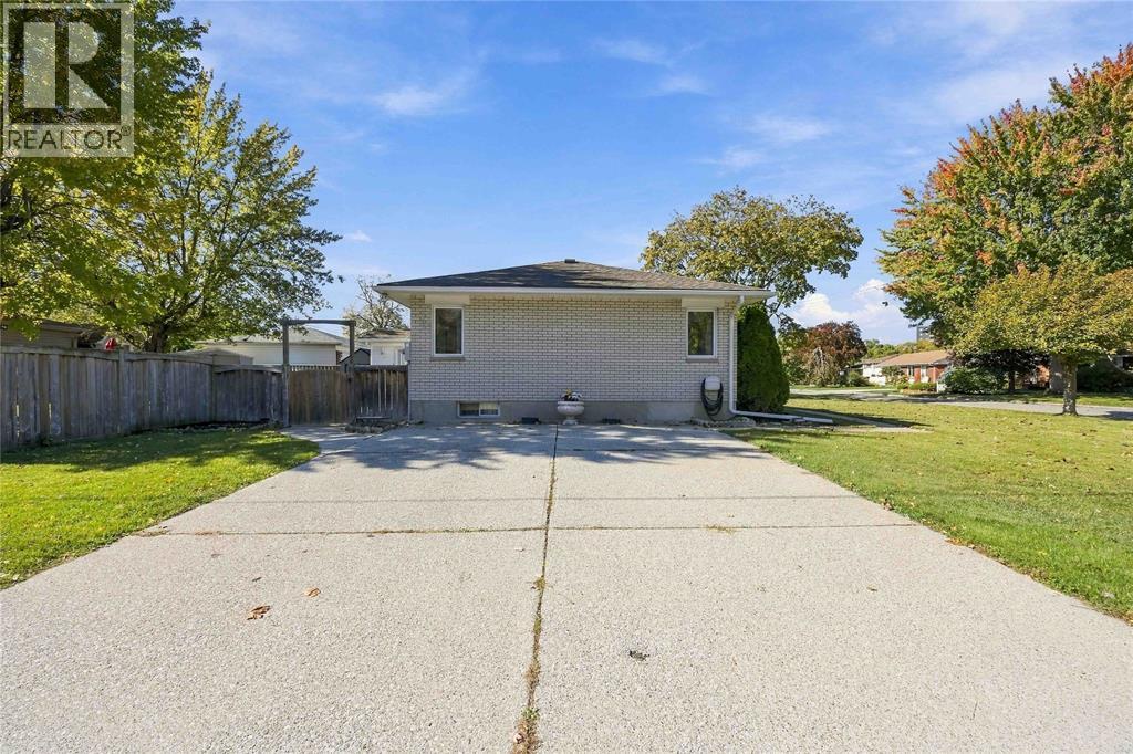 913 Wedgewood Avenue Property Photo 4