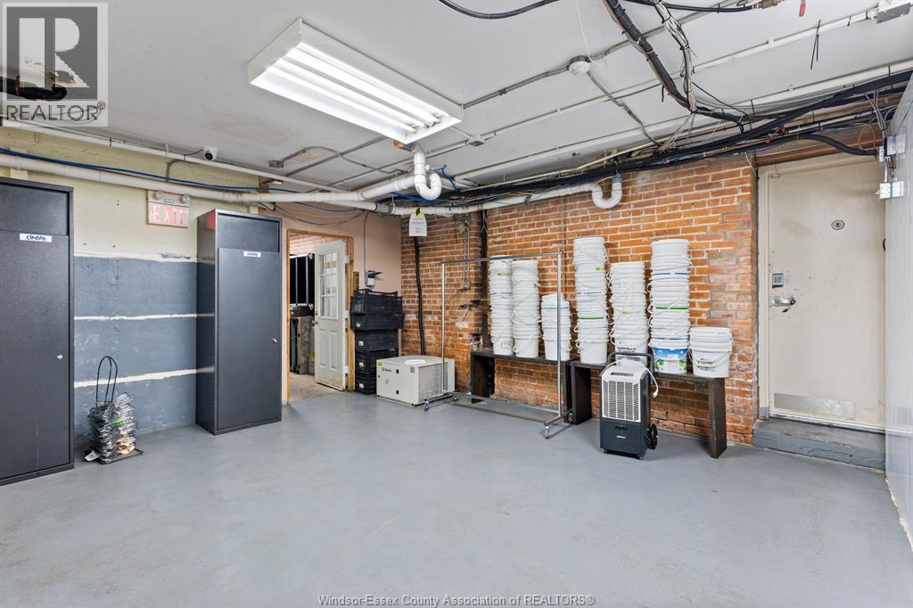 251-271 Ouellette Avenue Property Photo 32