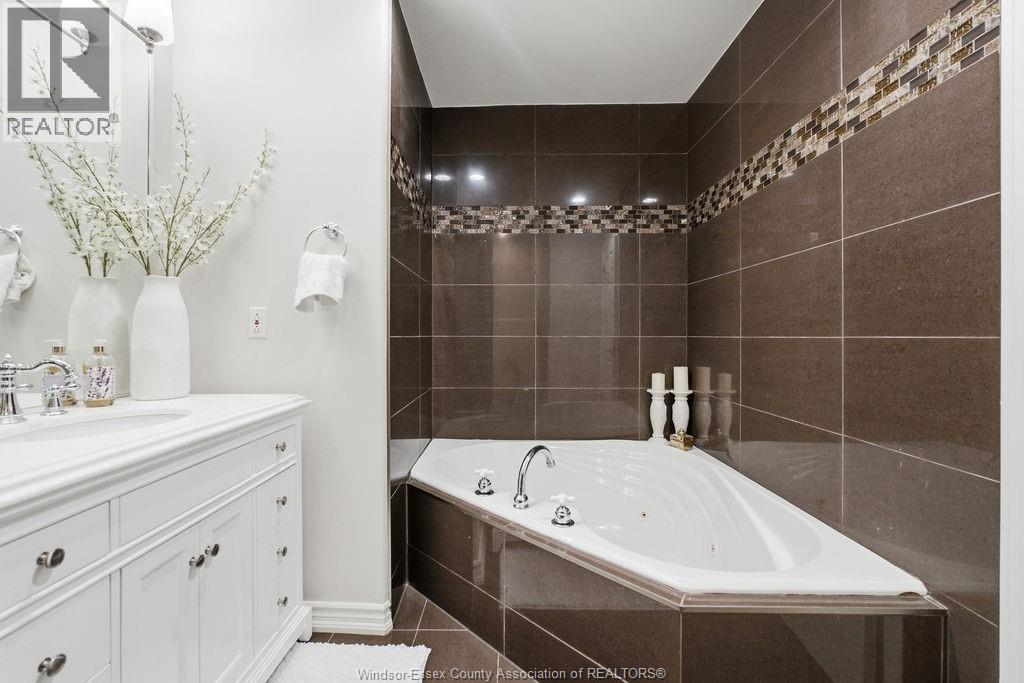 350 Tuscany Crescent Property Photo 29