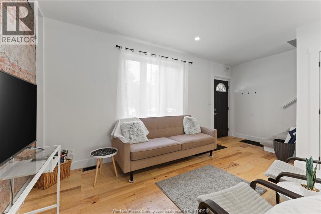 1261 Monmouth Road Property Photo 8