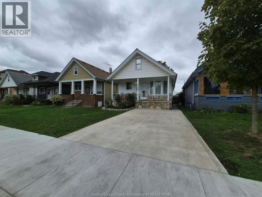 947 Elsmere Property Photo 3