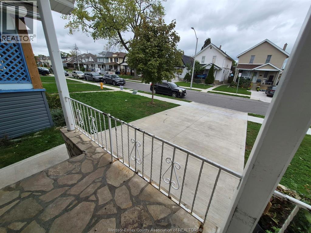 947 Elsmere Property Photo 4